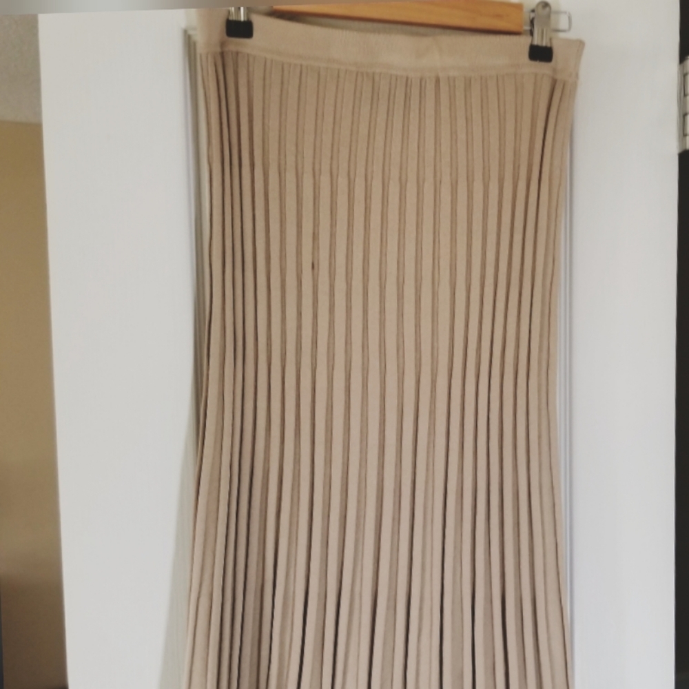 Jones New York  unlined cordian pleat knit skirt